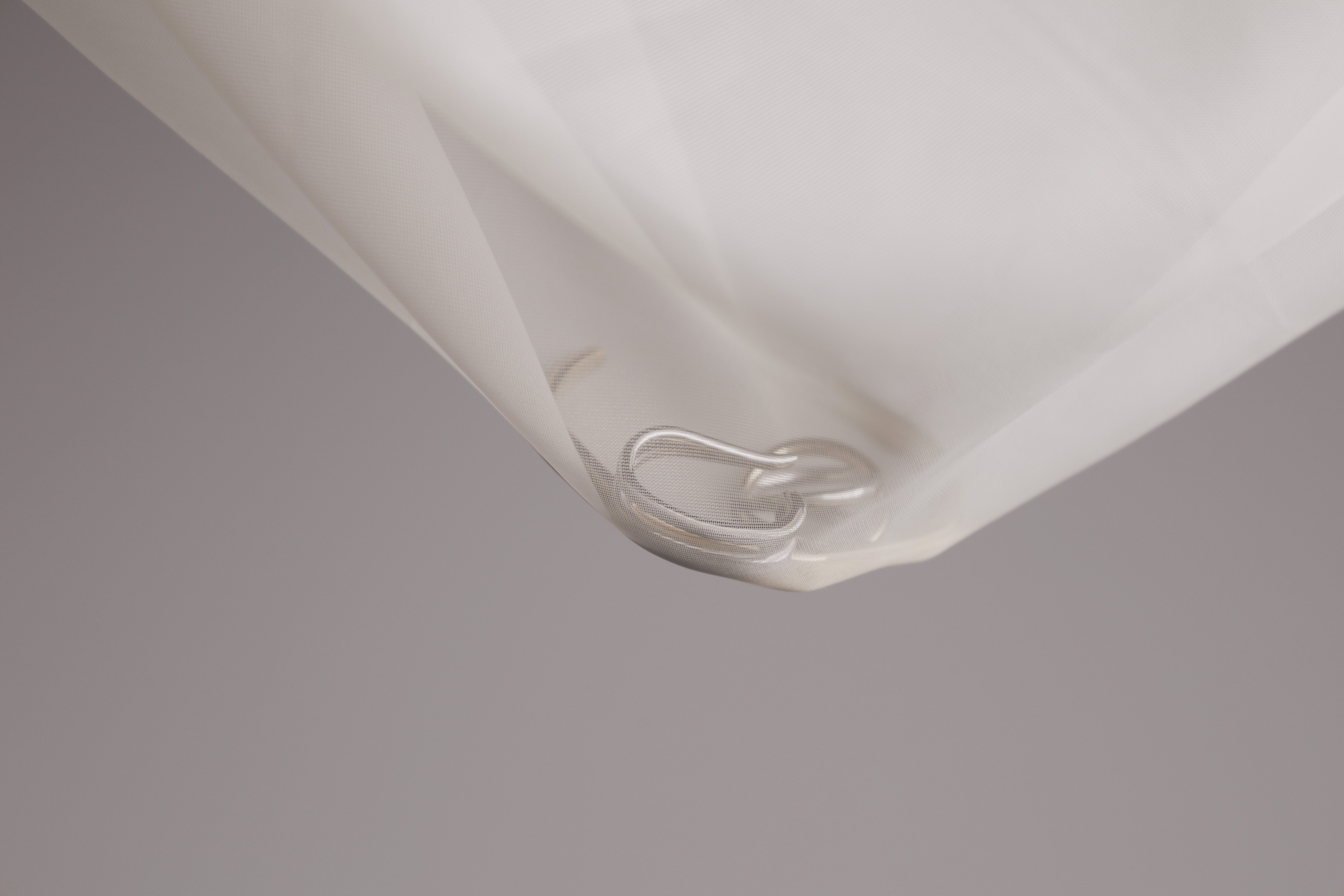 トレーに並べられたアクセサリー