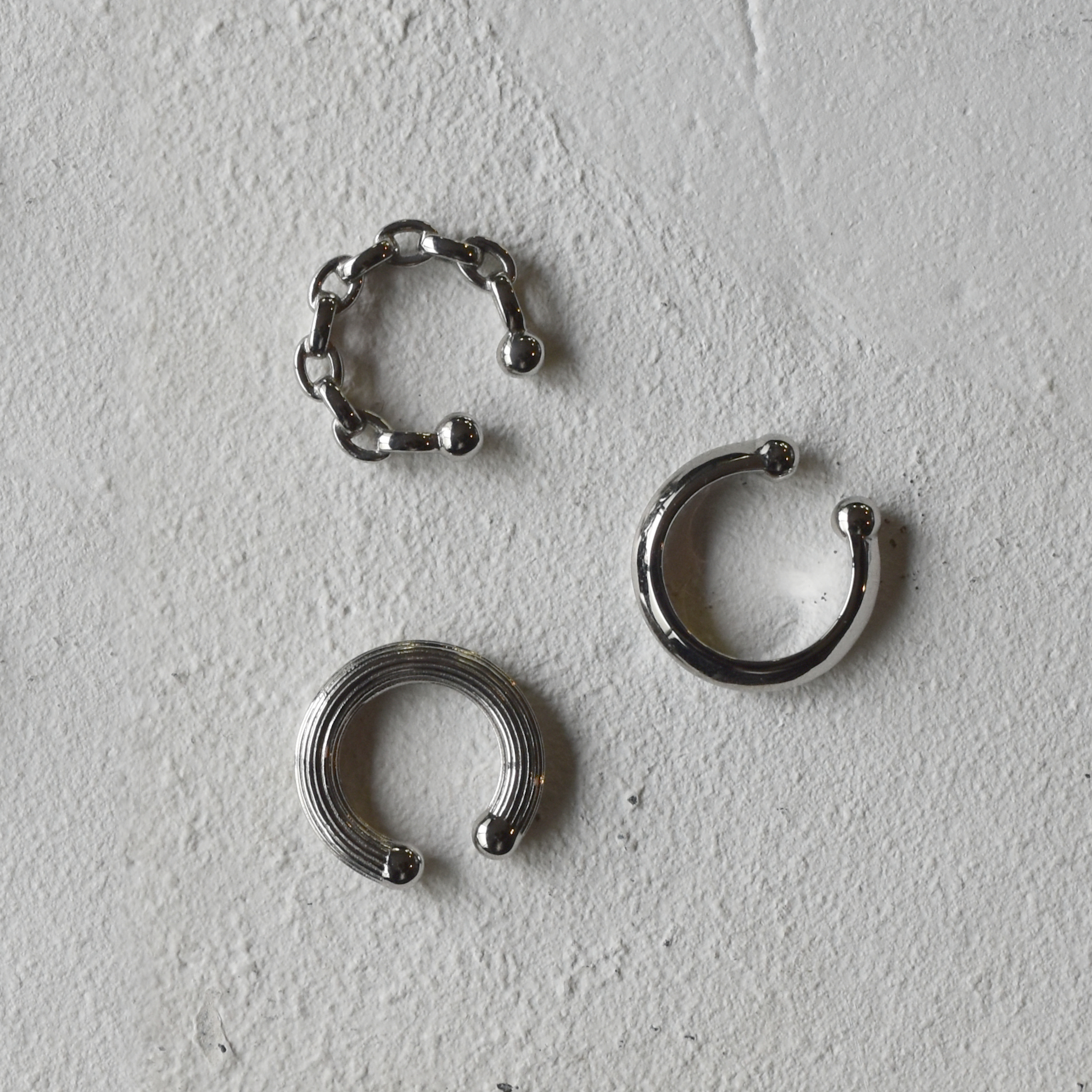 イヤーカフとは 着け方とおすすめのイヤーカフをご紹介 Me Magazine エムイーマガジン 最新ファッション カルチャー