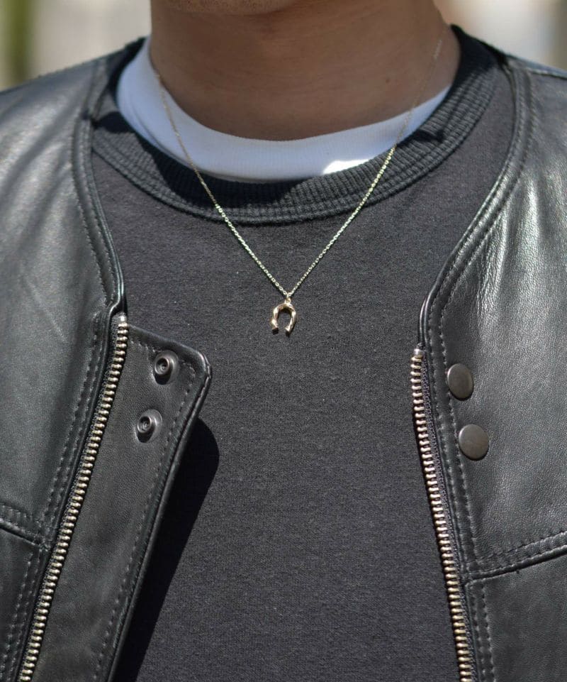 メンズシルバーアクセサリーブランドライオンハートのゴールド素材のシンプルな馬蹄(ホースシュー)ネックレス