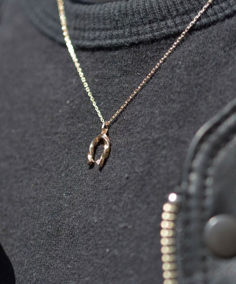 メンズシルバーアクセサリーブランドライオンハートのゴールド素材のシンプルな馬蹄(ホースシュー)ネックレス