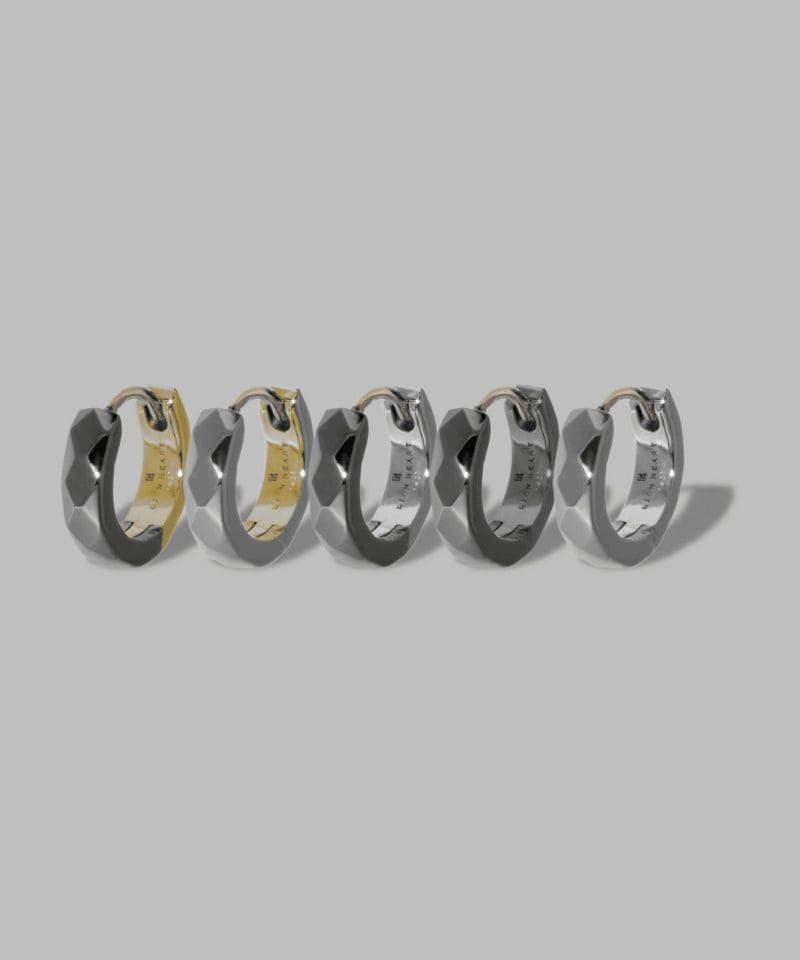 メンズシルバーアクセサリーブランドライオンハートのシンプルなカッティングデザインがおしゃれなリングピアス