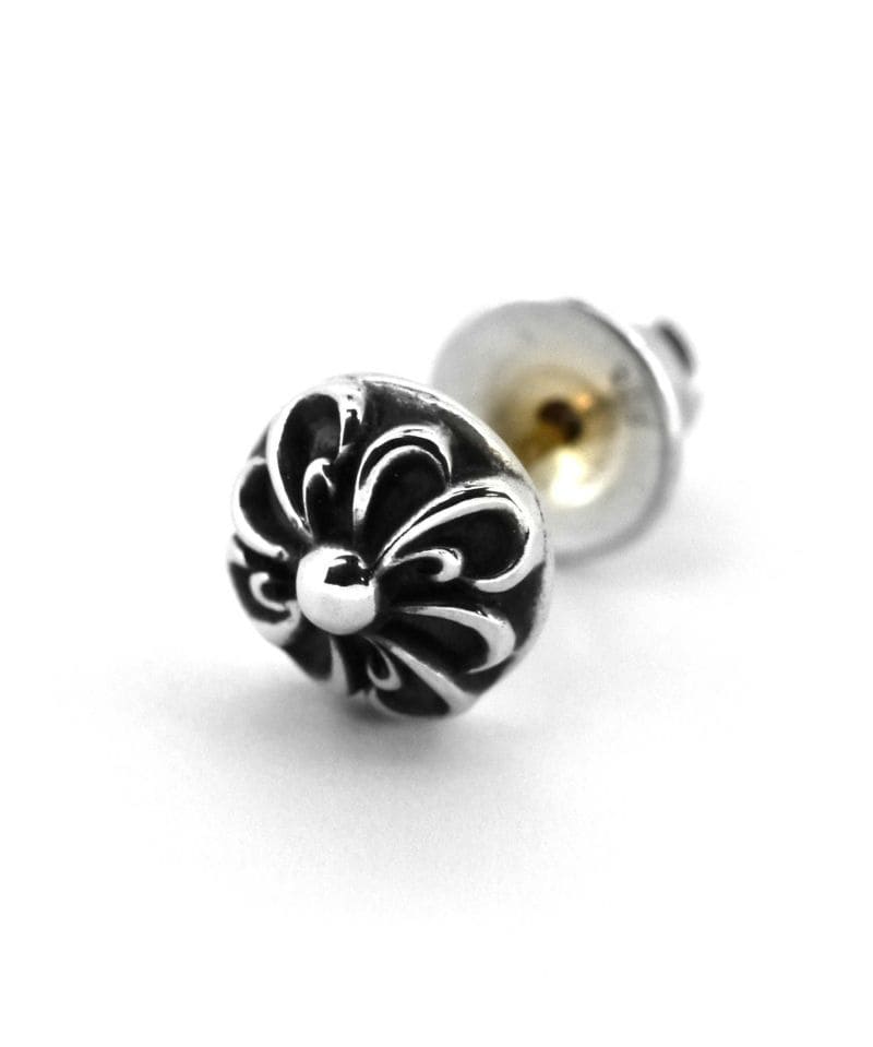 メンズシルバーアクセサリーブランドライオンハートのいぶし加工が入ったライオンのタテガミモチーフのスタッズピアス