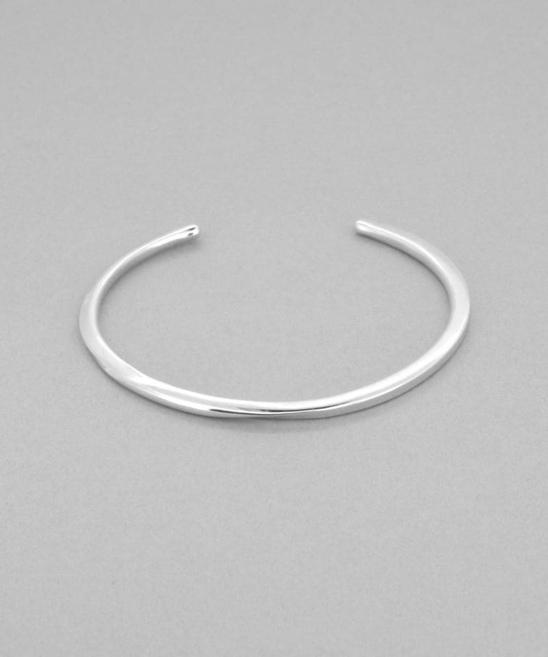 メンズシルバーアクセサリーブランドライオンハートのシンプルなツイストした細身のバングル