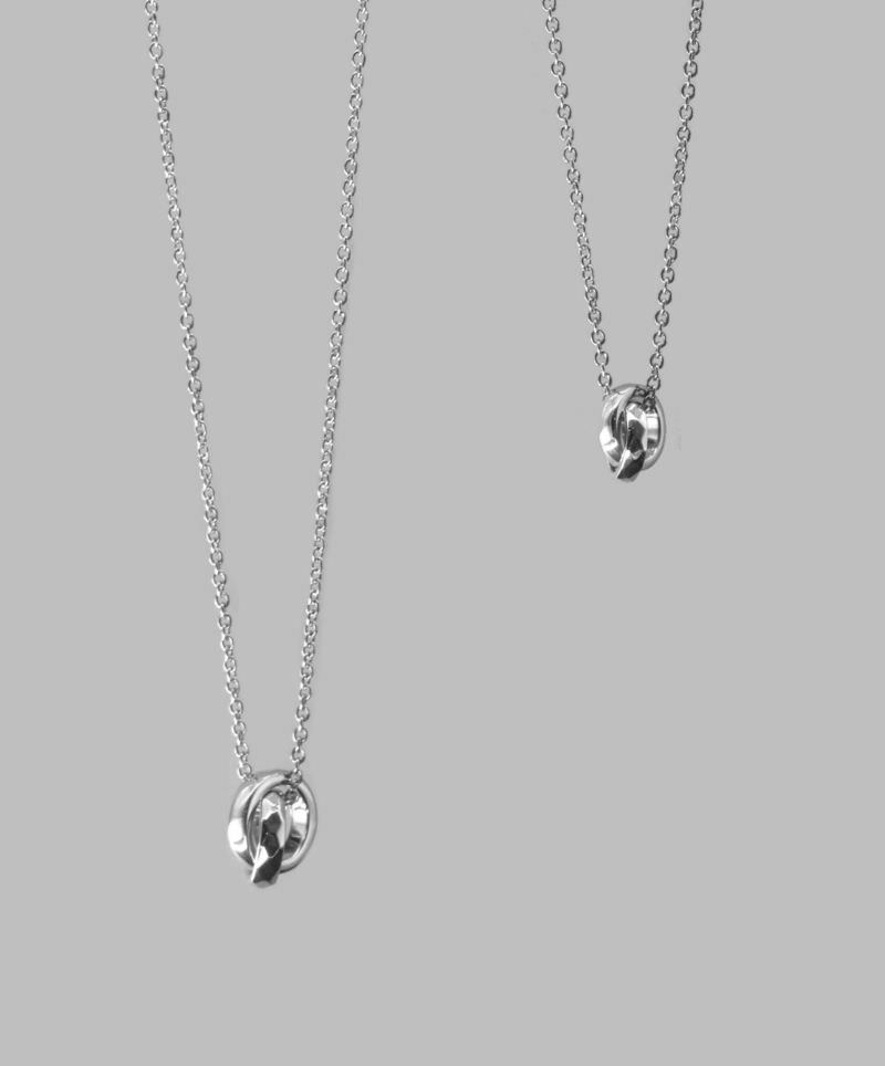 メンズシルバーアクセサリーブランドライオンハートのシンプルなカッティングダブルリングペアネックレス