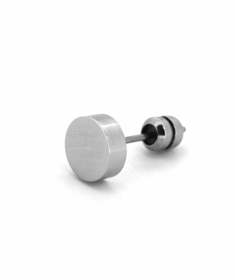 メンズシルバーアクセサリーブランドライオンハートのシンプルなステンレス製のコイン型スタッズピアス