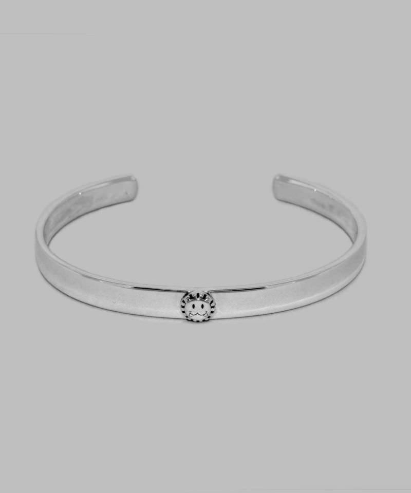メンズシルバーアクセサリーブランドライオンハートのオリジナルキャラクターLEOが描かれたシンプルな平打ちバングル