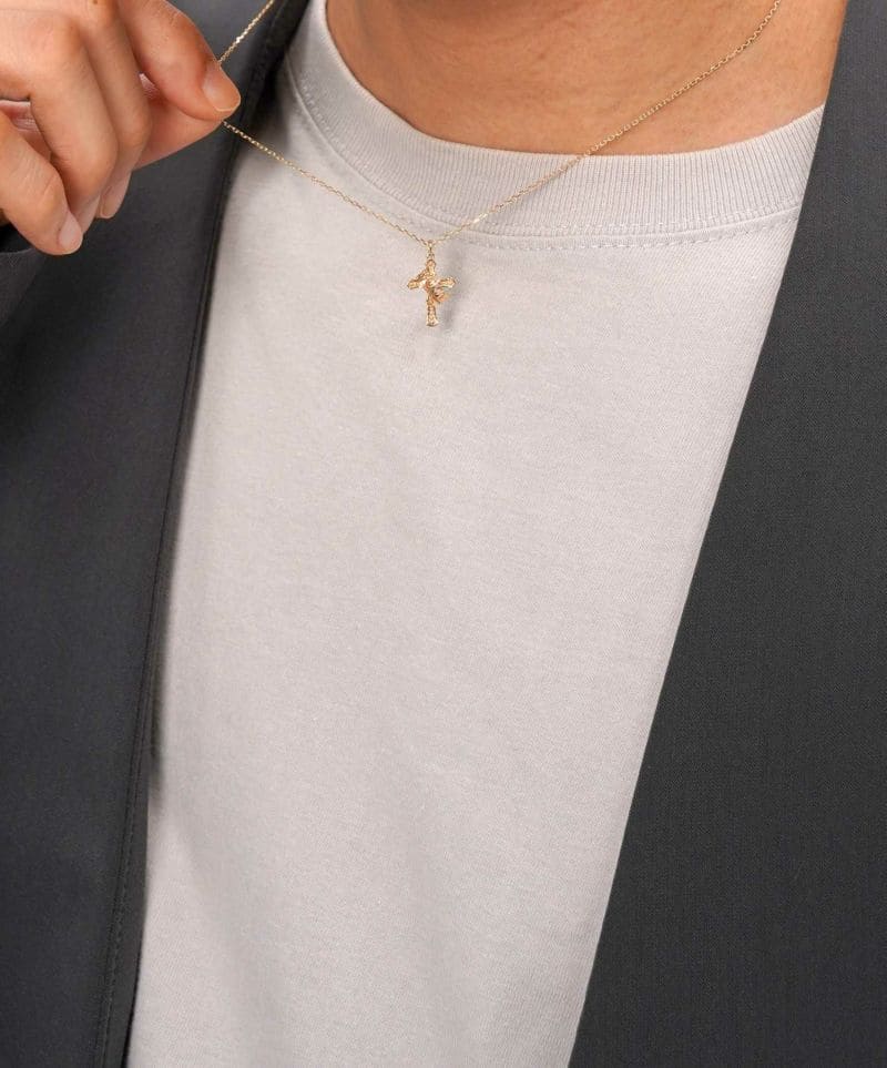 メンズシルバーアクセサリーブランドライオンハートのゴールド素材のシンプルなクラウンとクロスネックレス