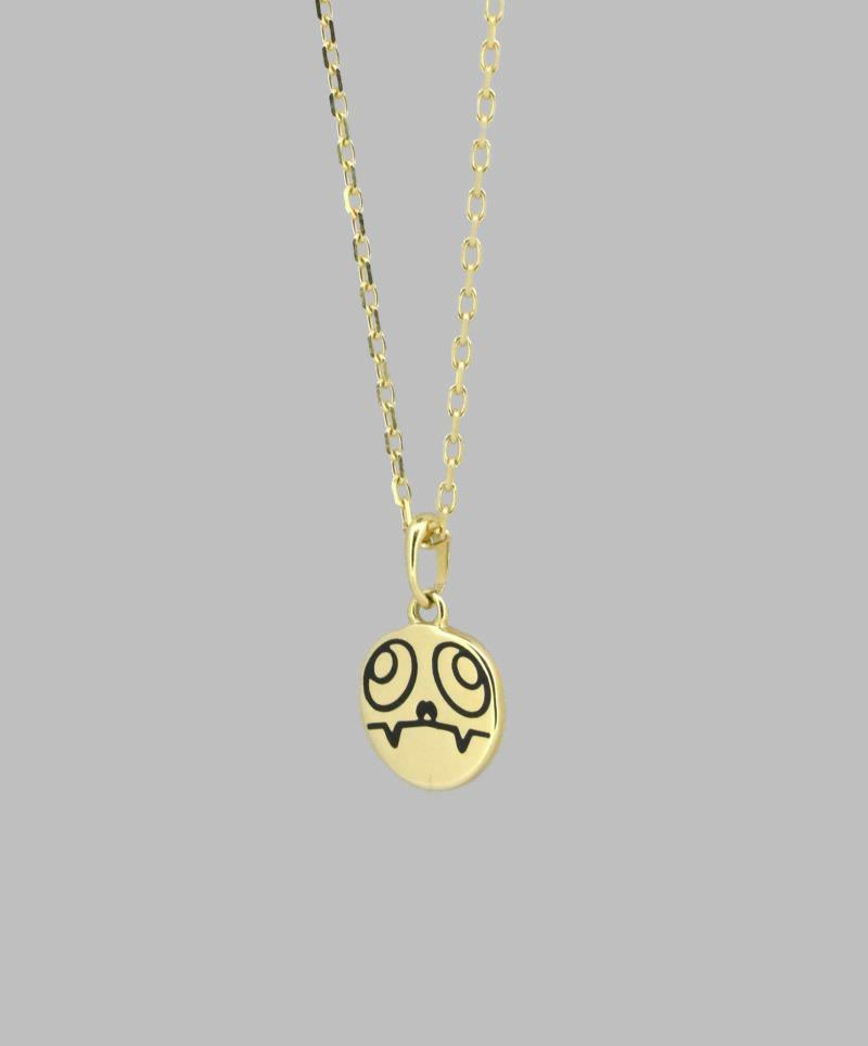 【TINY MON-CHAN NECKLACE-タイニーモンちゃんネックレス-】 MONSTER BREAK THE CITYのアイコン「モンスターの“モンちゃん”」 どこか憎めないその表情を贅沢にK10イエローゴールドで表現したネックレス。 細身のチェーン、小ぶりなサイジングが着けていることを忘れるくらい軽く馴染むので、さりげなく着けて頂けます。