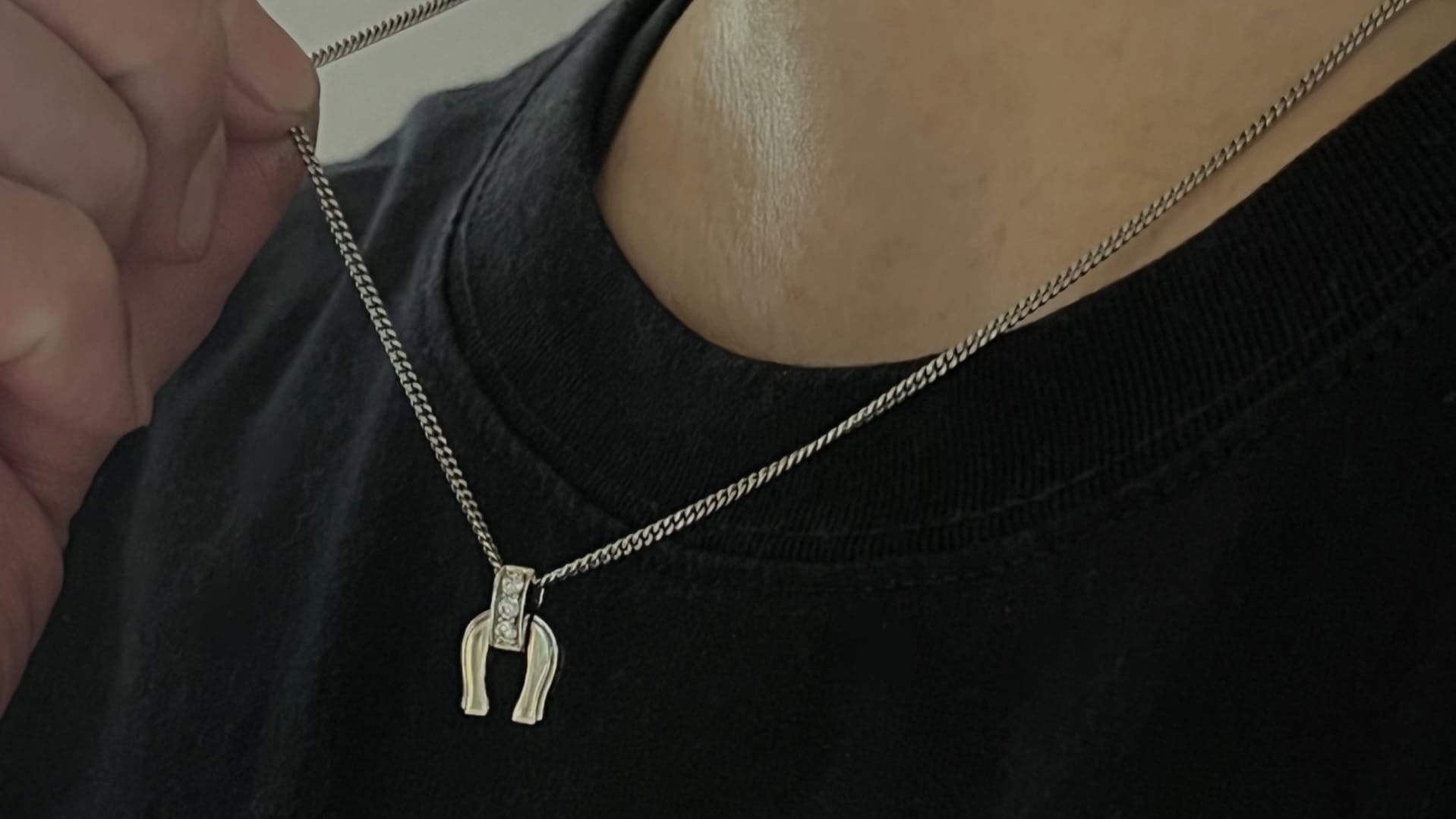 メンズシルバーアクセサリーブランドライオンハートのシルバー925のアクセサリー着用画像