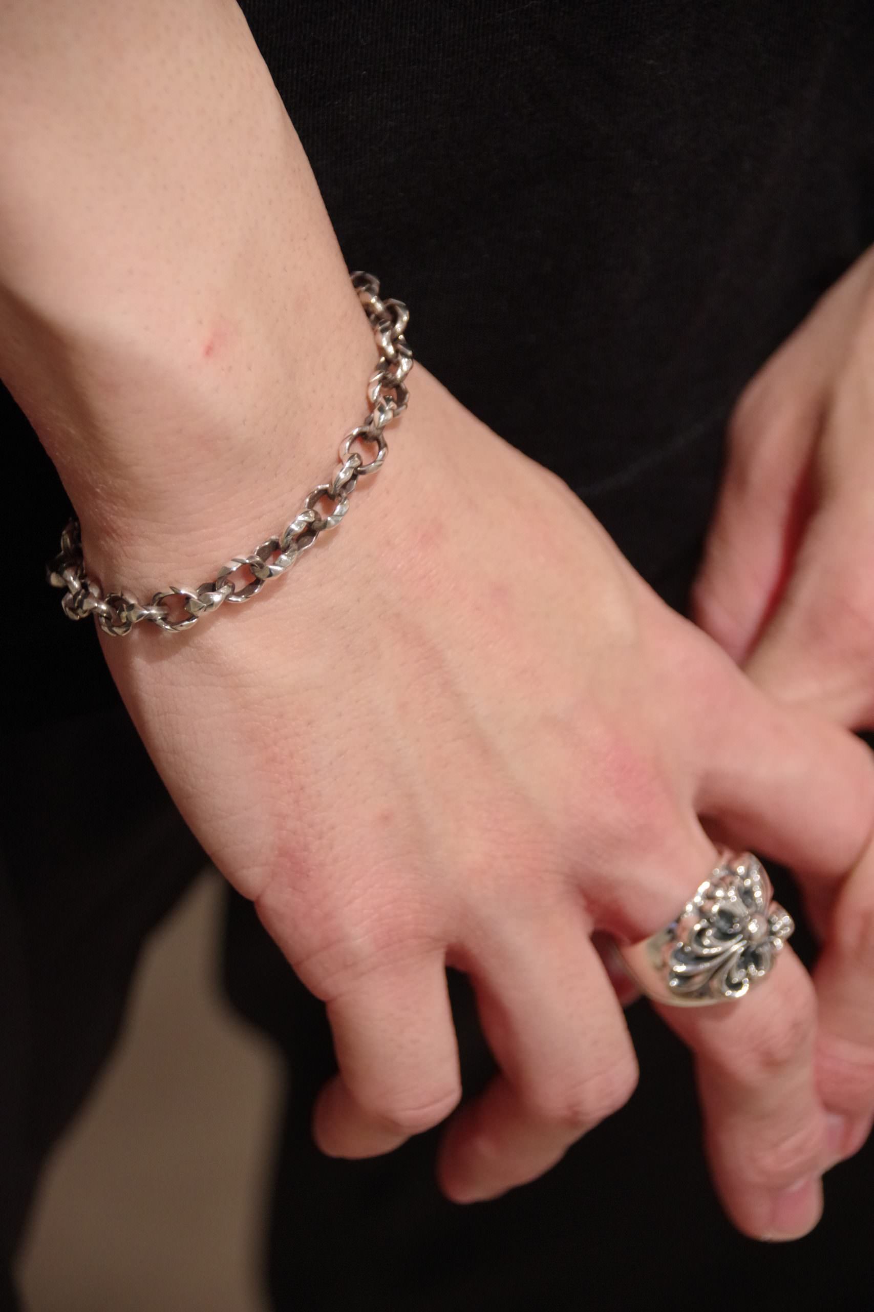 メンズシルバーアクセサリーブランドライオンハートの人気コレクションHOWLのブレスレット。