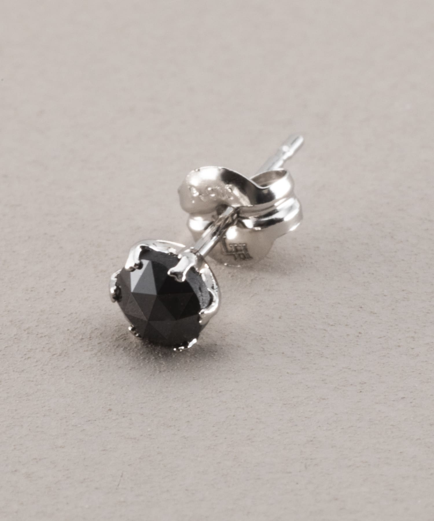 Black diamond pierce / M size