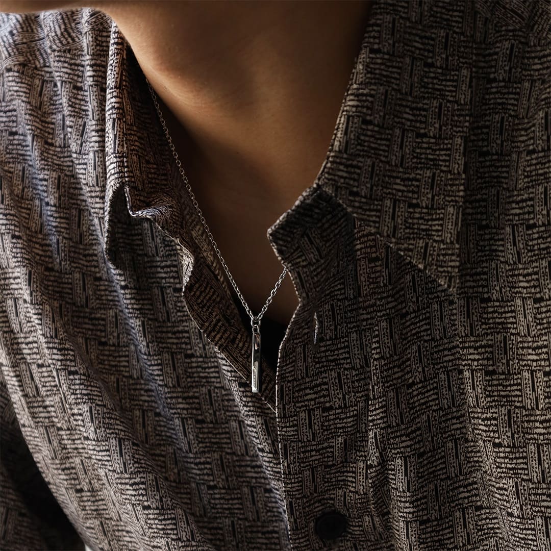 シルバーネックレス着用画像｜メンズアクセサリーブランドLION HEART（ライオンハート）のメンズスタッフコーディネート。