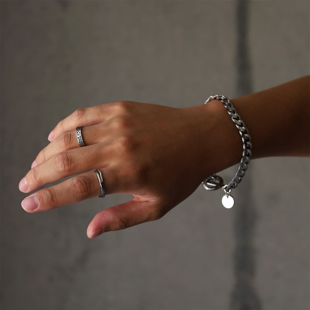 シルバーブレスレット、シルバーリング用画像｜メンズアクセサリーブランドLION HEART（ライオンハート）のメンズスタッフコーディネート。