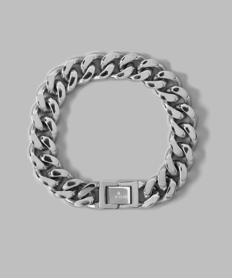 『anan(アンアン)2025/07/30号』AmBitiousの山中一輝さん、井上一太さん、岡佑吏さん着用LION HEART(ライオンハート)のネックレス、ブレスレット掲載情報