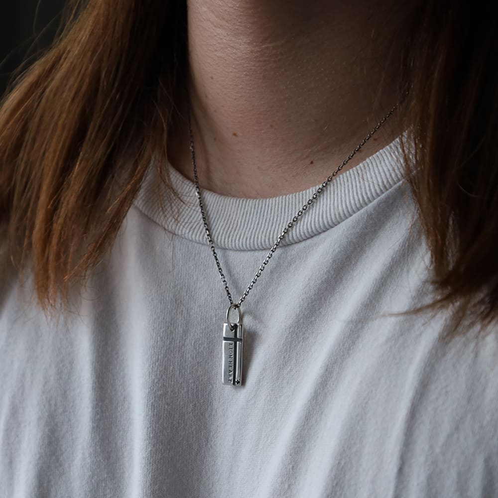 シルバーネックレス着用画像｜メンズアクセサリーブランドLION HEART（ライオンハート）のメンズスタッフコーディネート。