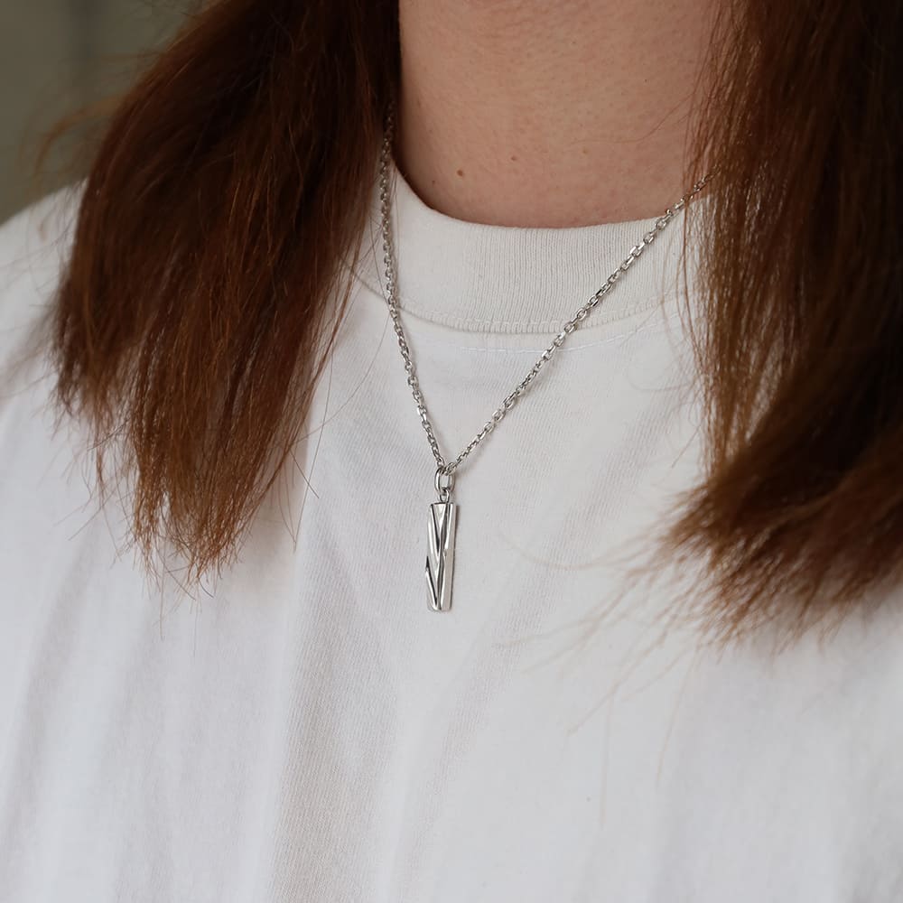 シルバーネックレス着用画像｜メンズアクセサリーブランドLION HEART（ライオンハート）のメンズスタッフコーディネート。