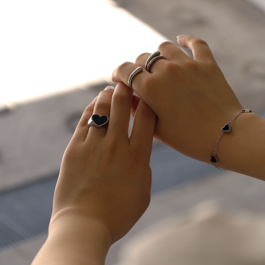 LHMEのシルバーリング、シルバーブレスレット|LHME(エルエイチエムイー)のアクセサリーを使ったコーディネート 金属アレルギー対応 サージカルステンレス