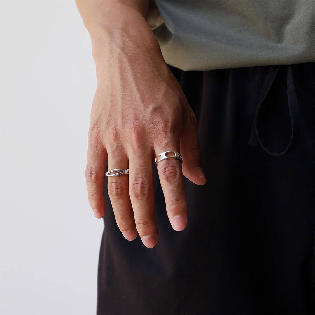 シルバーリング着用画像｜メンズアクセサリーブランドLION HEART（ライオンハート）のメンズスタッフコーディネート。