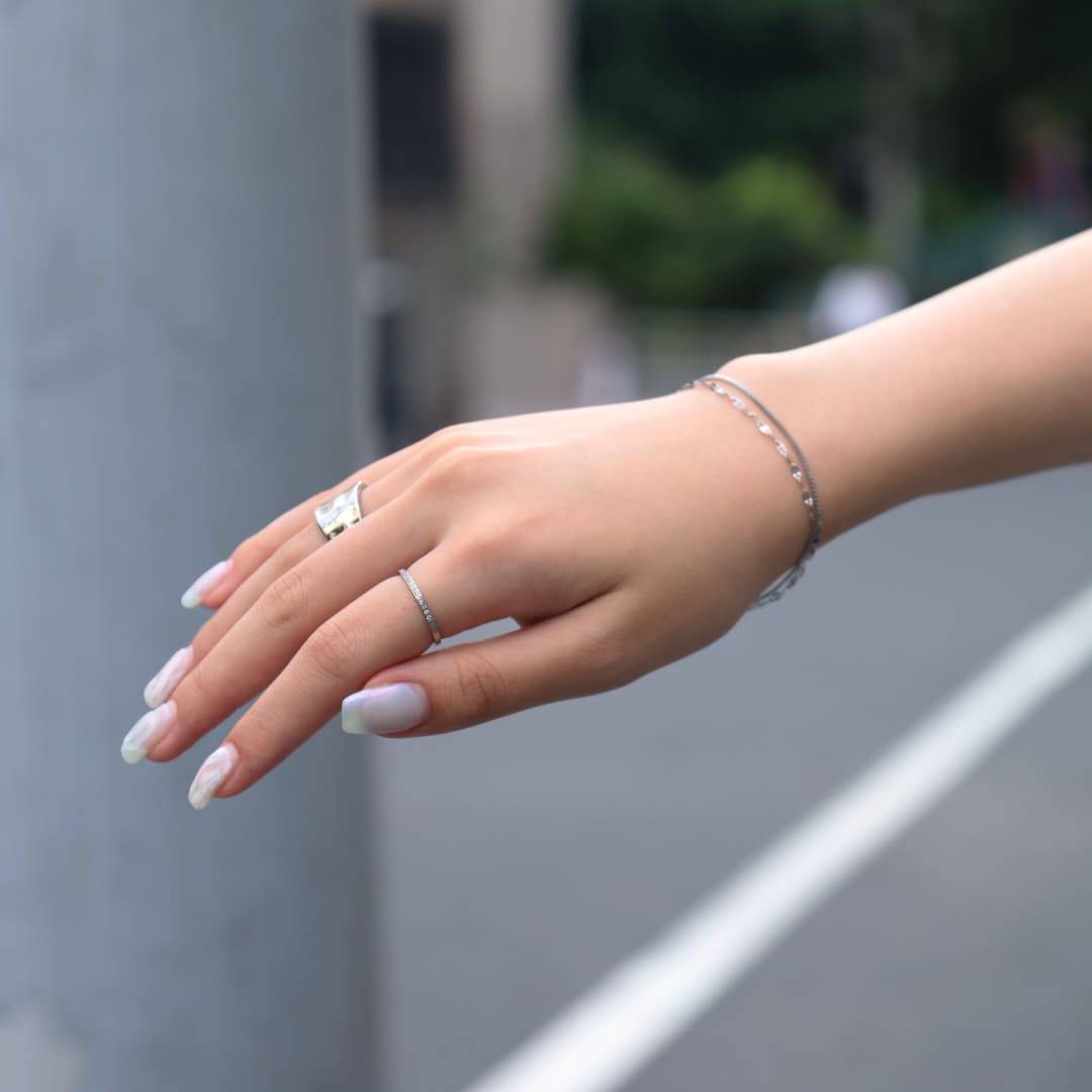 LHMEのシルバーリング、シルバーブレスレット｜LHME(エルエイチエムイー)のアクセサリーを使ったコーディネート　金属アレルギー対応　サージカルステンレス