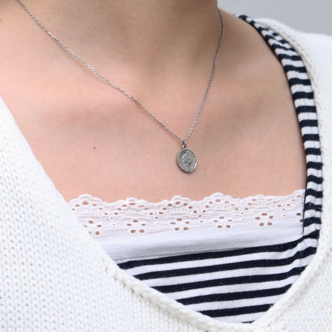 LHMEのシルバーネックレス｜LHME(エルエイチエムイー)のアクセサリーを使ったコーディネート　金属アレルギー対応　サージカルステンレス