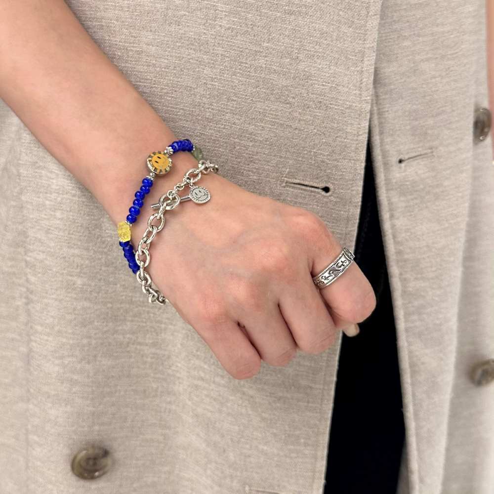 シルバーブレスレット、シルバーリング着用画像｜メンズアクセサリーブランドLION HEART（ライオンハート）のレディーススタッフコーディネート。