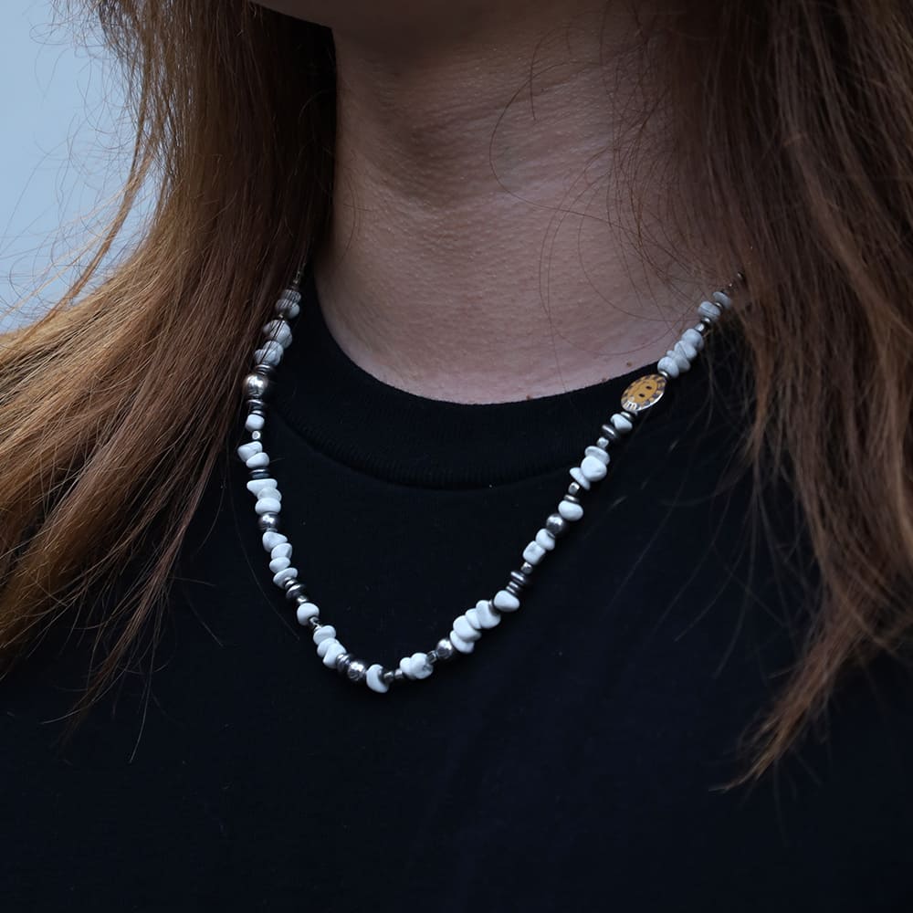 ビーズネックレス着用画像｜メンズアクセサリーブランドLION HEART（ライオンハート）のメンズスタッフコーディネート。