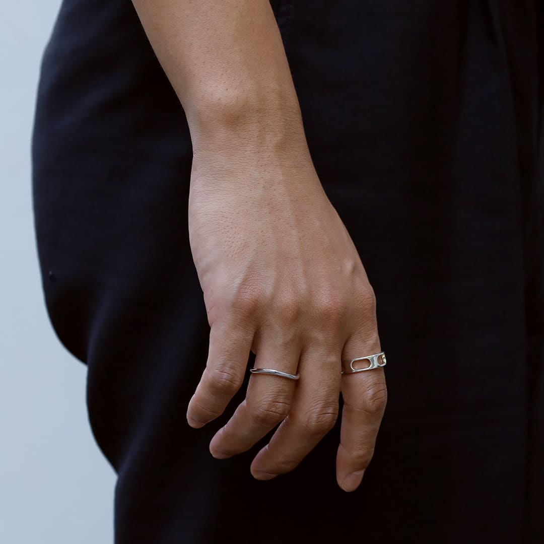 シルバーリング着用画像｜メンズアクセサリーブランドLION HEART（ライオンハート）のメンズスタッフコーディネート。