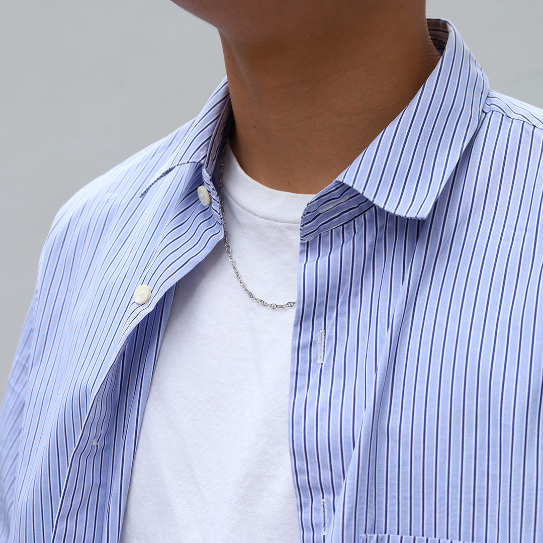 シルバーネックレス着用画像｜メンズアクセサリーブランドLION HEART（ライオンハート）のメンズスタッフコーディネート。