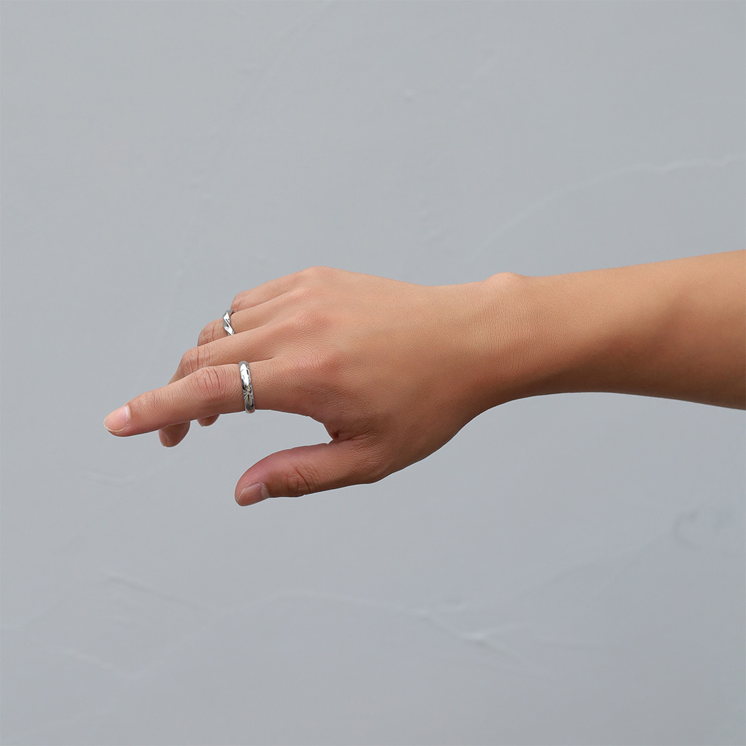 シルバーリング着用画像｜メンズアクセサリーブランドLION HEART（ライオンハート）のメンズスタッフコーディネート。