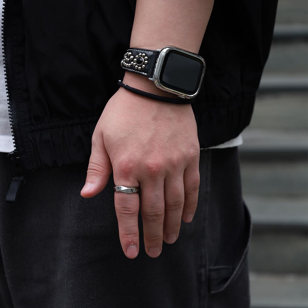 シルバーリング着用画像｜メンズアクセサリーブランドLION HEART（ライオンハート）のメンズスタッフコーディネート。