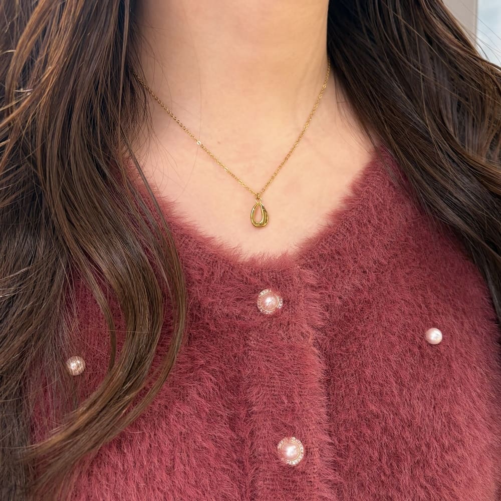 ゴールドネックレス着用画像｜メンズアクセサリーブランドLION HEART（ライオンハート）のレディーススタッフコーディネート。