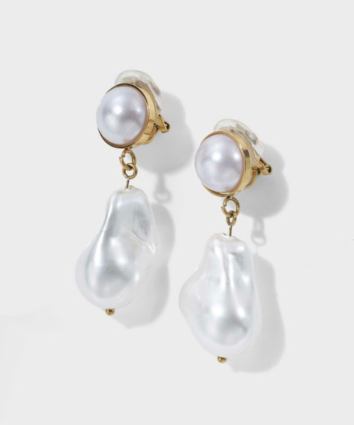 『anan(アンアン)2026/04/15号』櫻坂46の松田里奈さん、松本和子さん、石森璃花さん着用LHME(エルエイチエムイー)のネックレス、イヤーカフ掲載情報