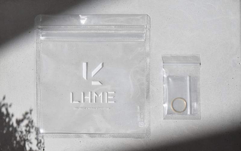LHME ロゴ入りジッパーポーチの通常梱包